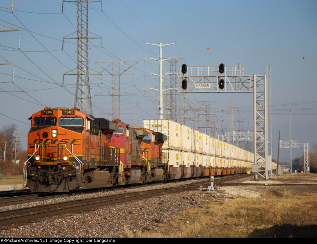 BNSF 7906